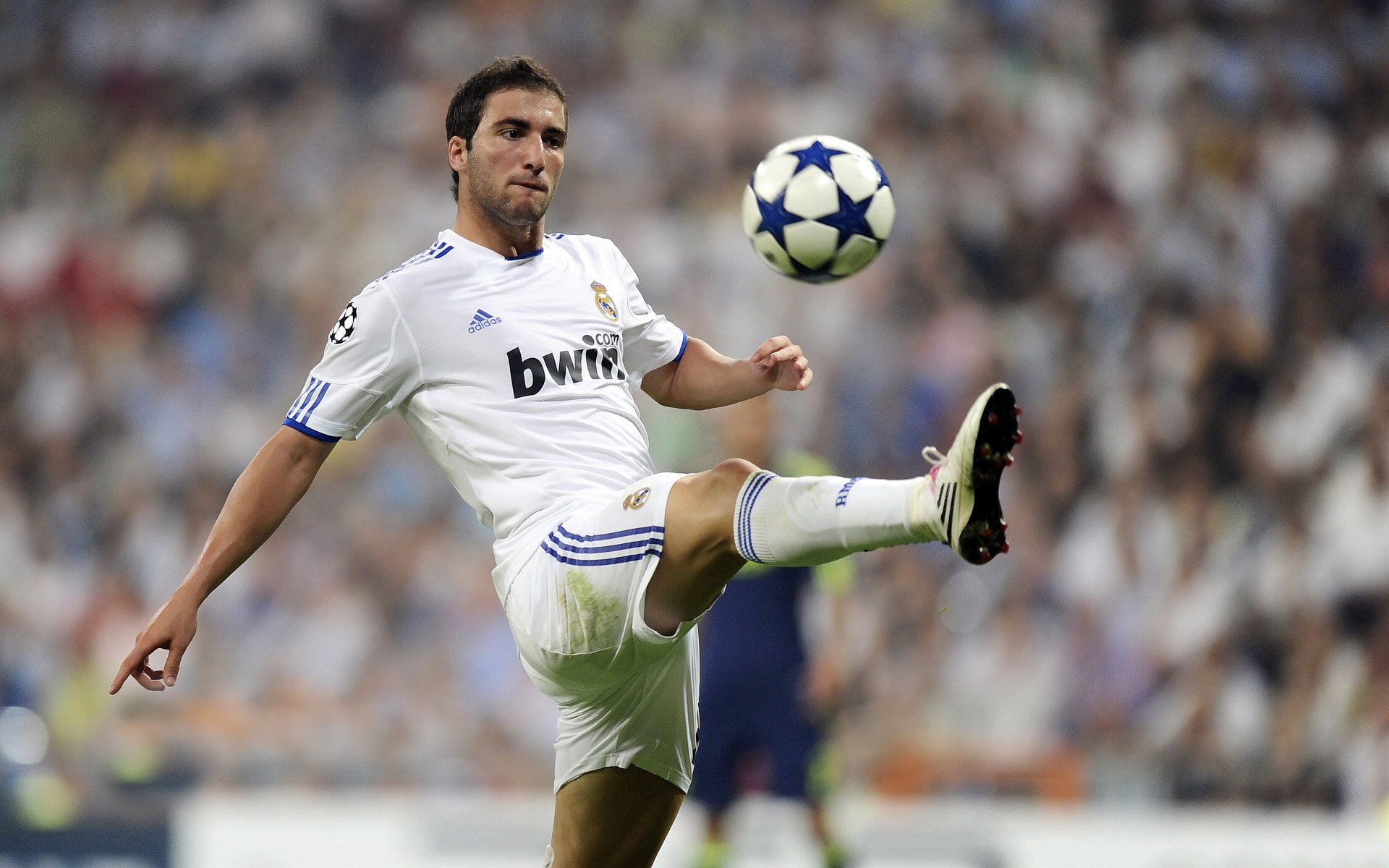 勇士不断突破！，姆巴佩连续十二场比赛得分超过晋级下一阶段比赛高潮迭起