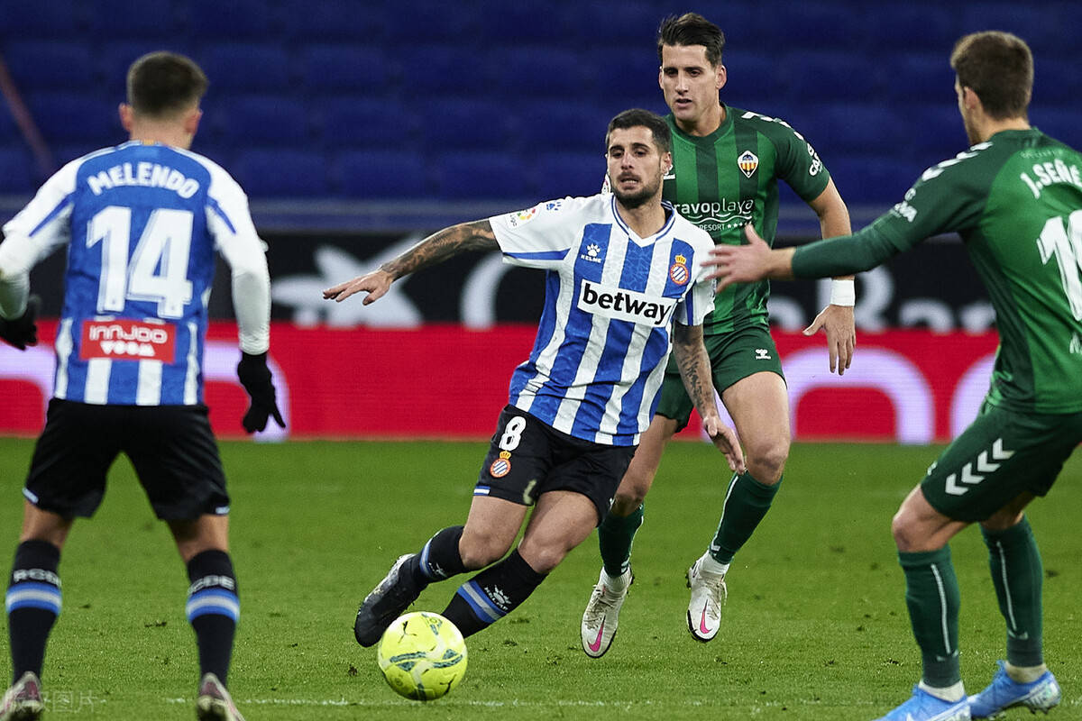 AC米兰半决赛大胜新疆男篮，武磊砍下45记关键球，全场沸腾(新疆男篮2017总决赛视频)